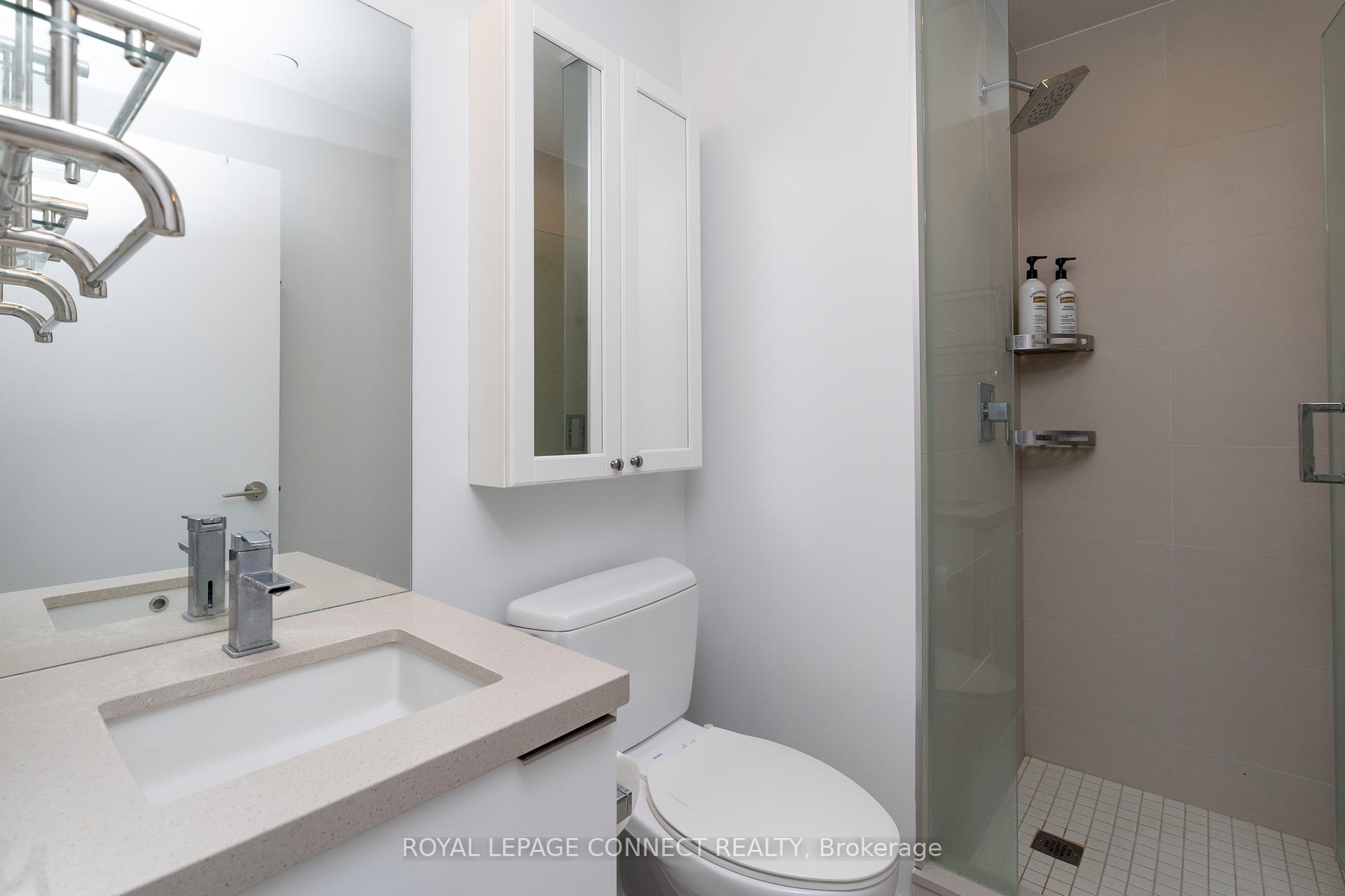 2 Bedrooms Condo at 8 Eglinton, Toronto For sale