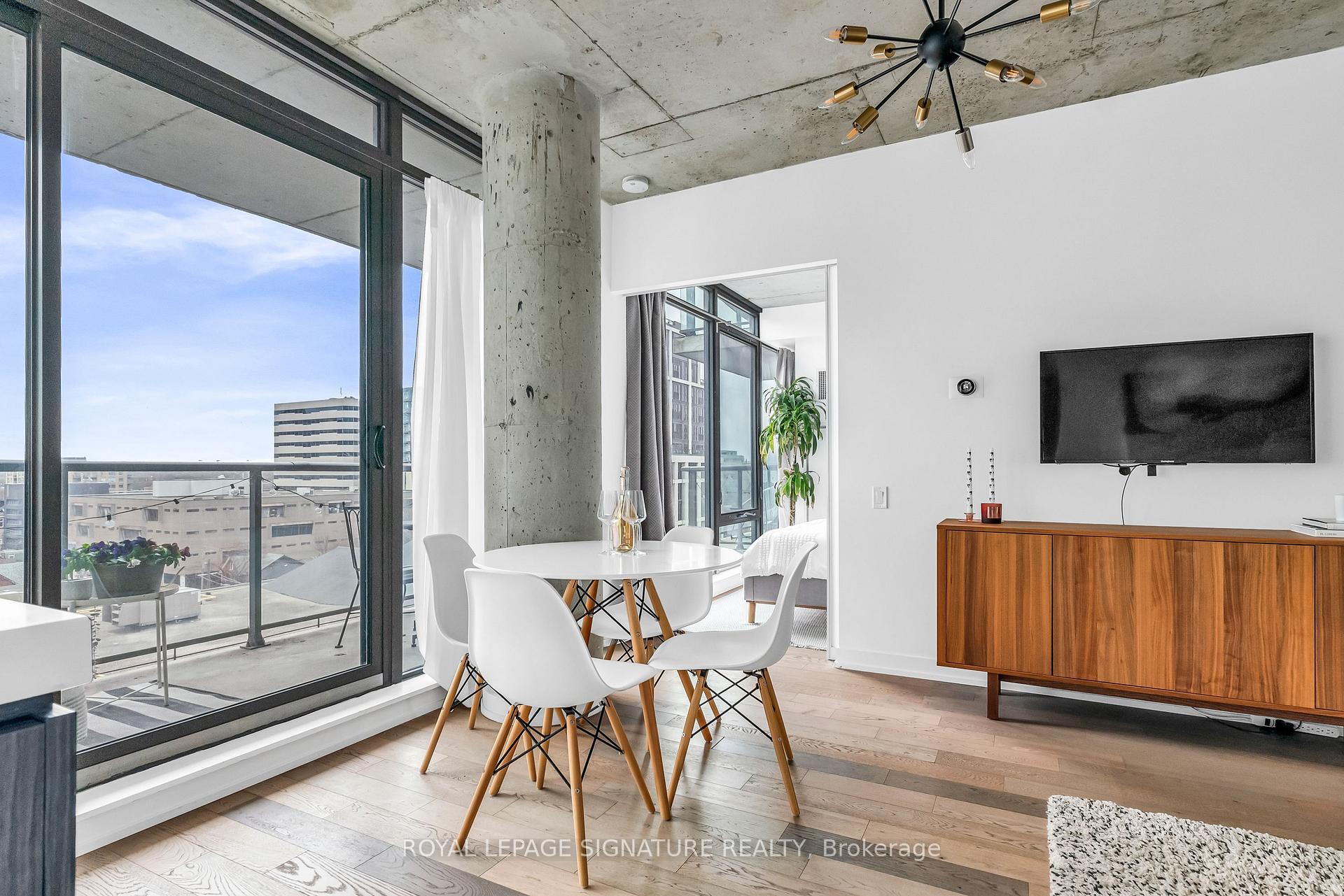 1 Bedroom Condo at 461 Adelaide, Toronto For sale
