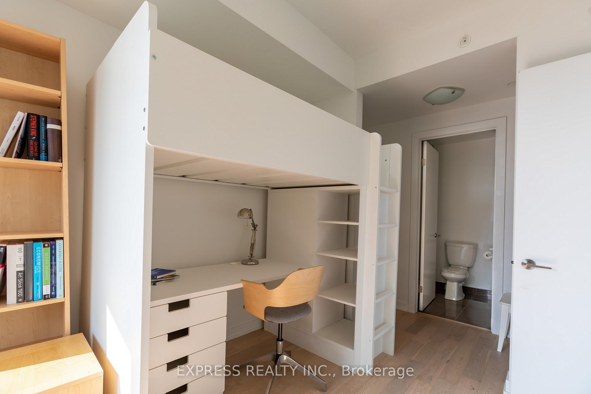 2 Bedrooms Condo at 20 Bruyeres, Toronto For sale