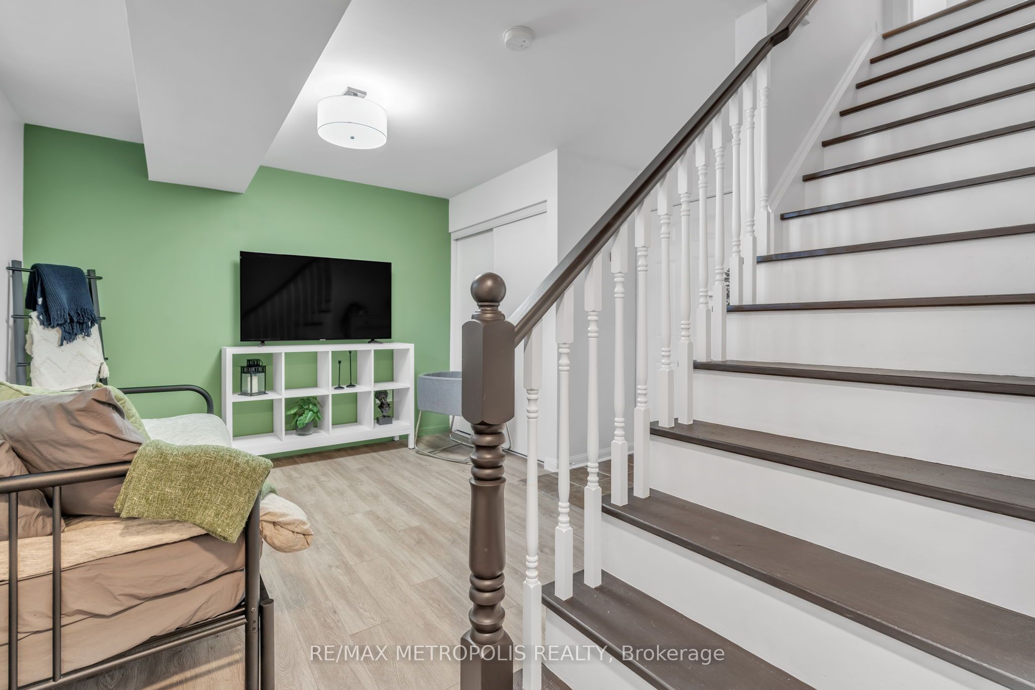 734 Neighbourhood Circle, #4