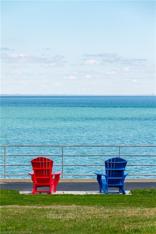 2 Bedrooms Condo at 515 North Service,  Hamilton For sale