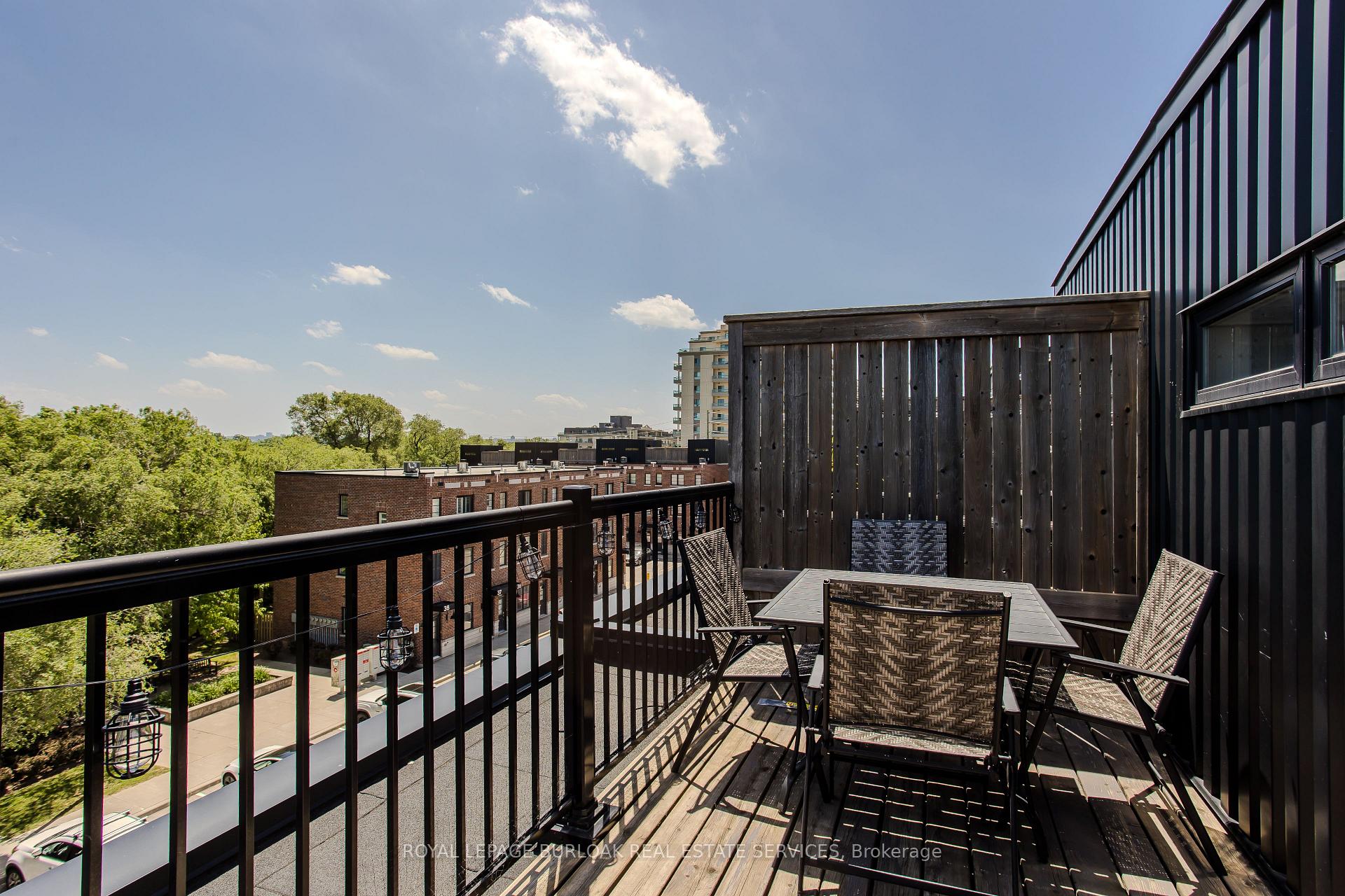 2 Bedrooms Condo at 70 Plains, Burlington For sale