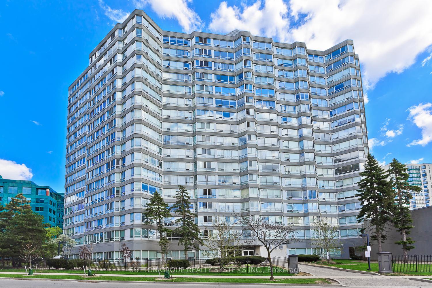 3 Bedrooms Condo at 50 Kingsbridge Garden, Mississauga For sale