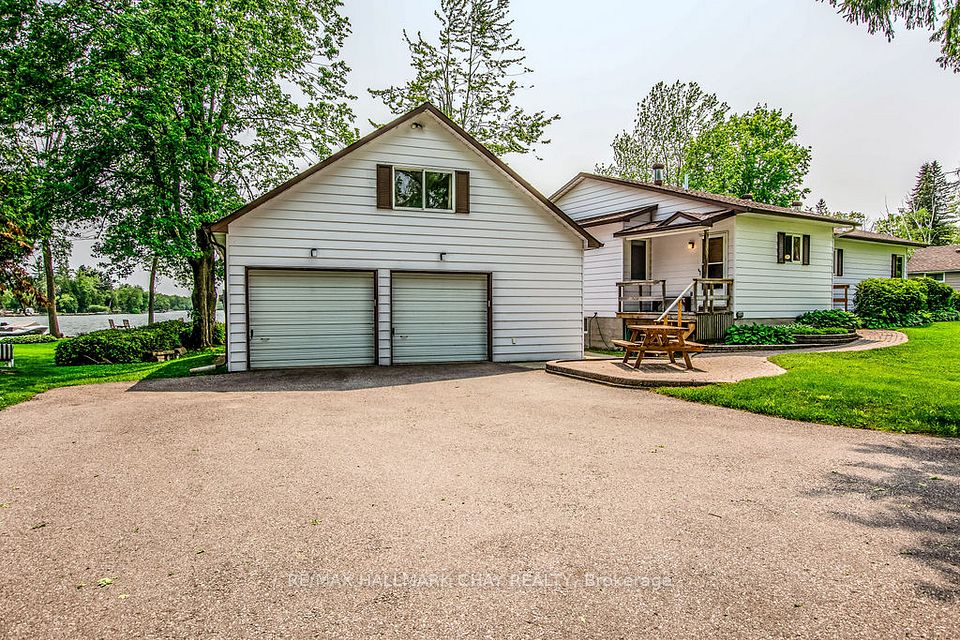 5566 Gray's Bay