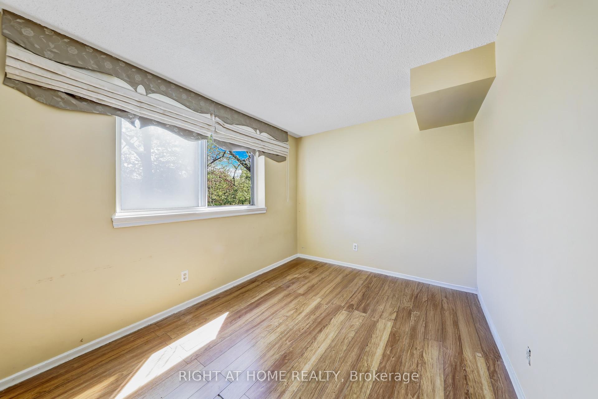 3 Bedrooms Condo at 1665 Victoria Park, Toronto For sale