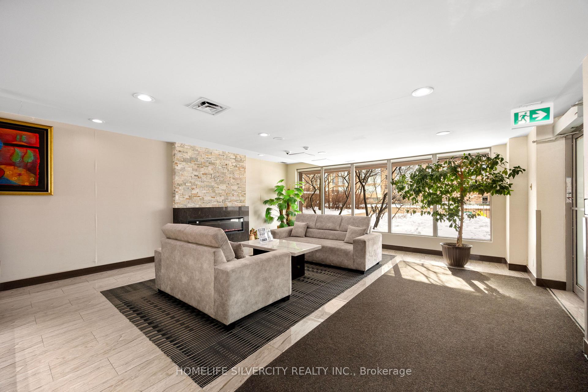 3 Bedrooms Condo at 145 Hillcrest, Mississauga For sale