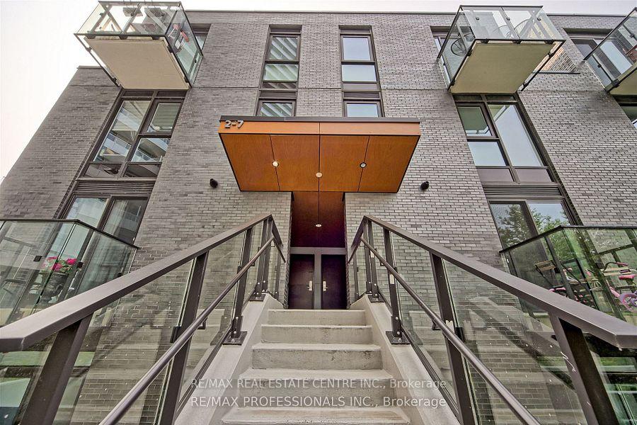 3 Bedrooms Condo at 15 Brin, Toronto For sale
