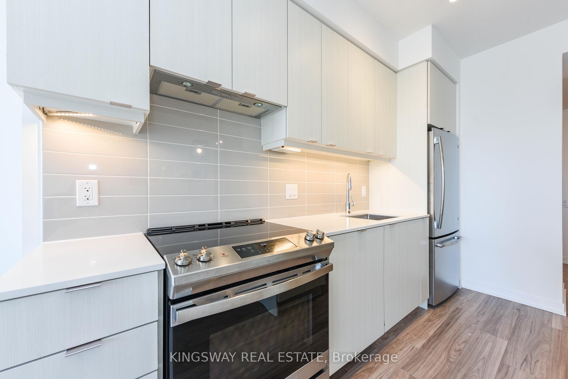 2 Bedrooms Condo at 4065 Confederation, Mississauga For sale