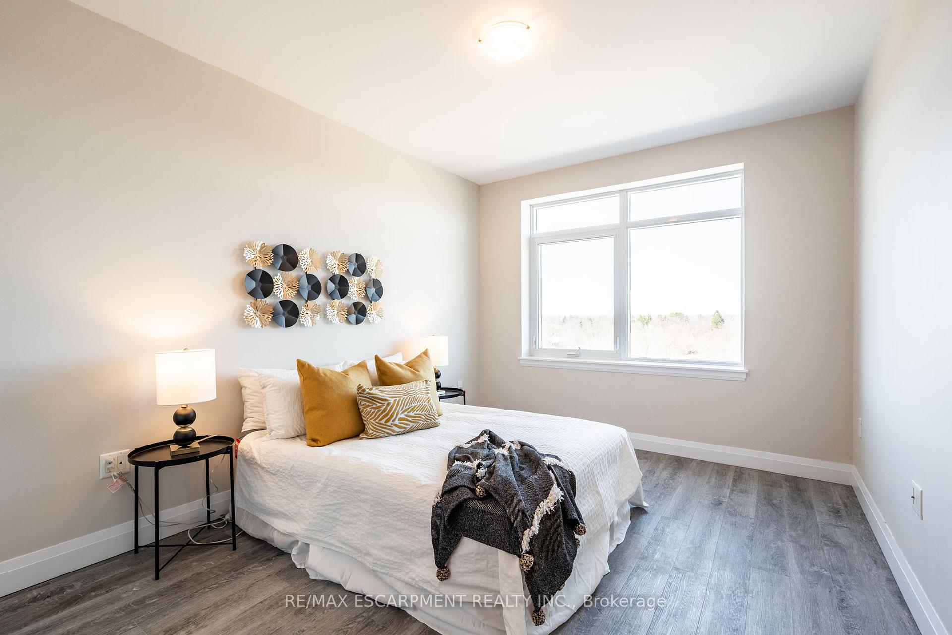 2 Bedrooms Condo at 1 Redfern, Hamilton For sale