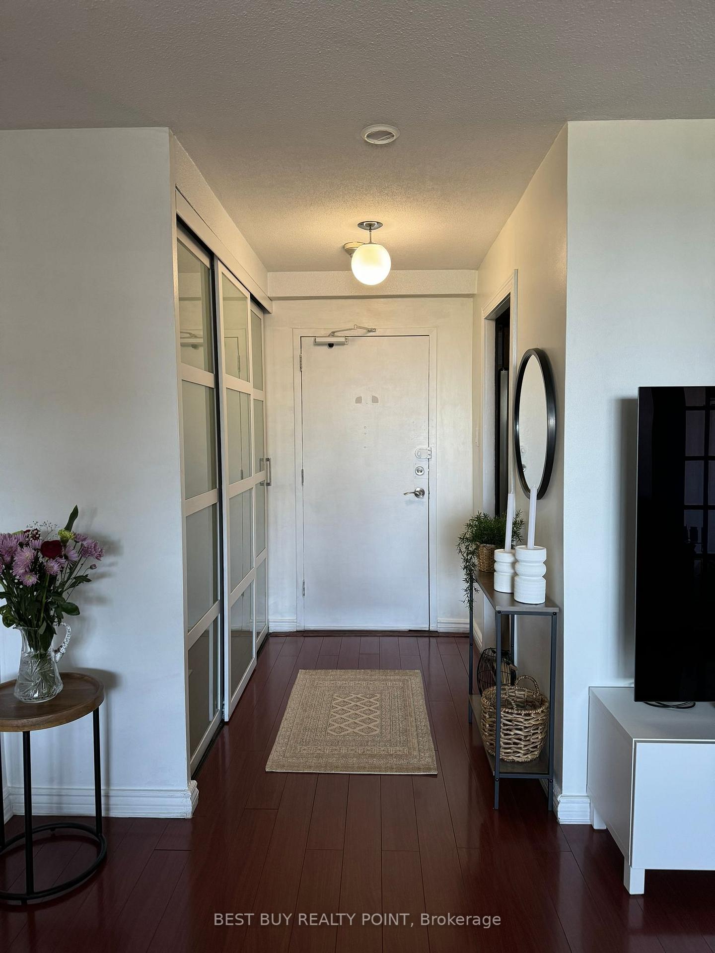 3 Bedrooms Condo at 15 La Rose, Toronto For sale