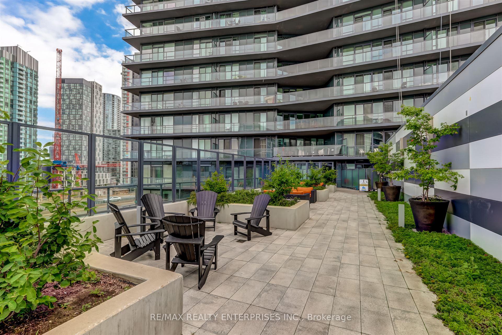 2 Bedrooms Condo at 20 Bruyeres, Toronto For sale