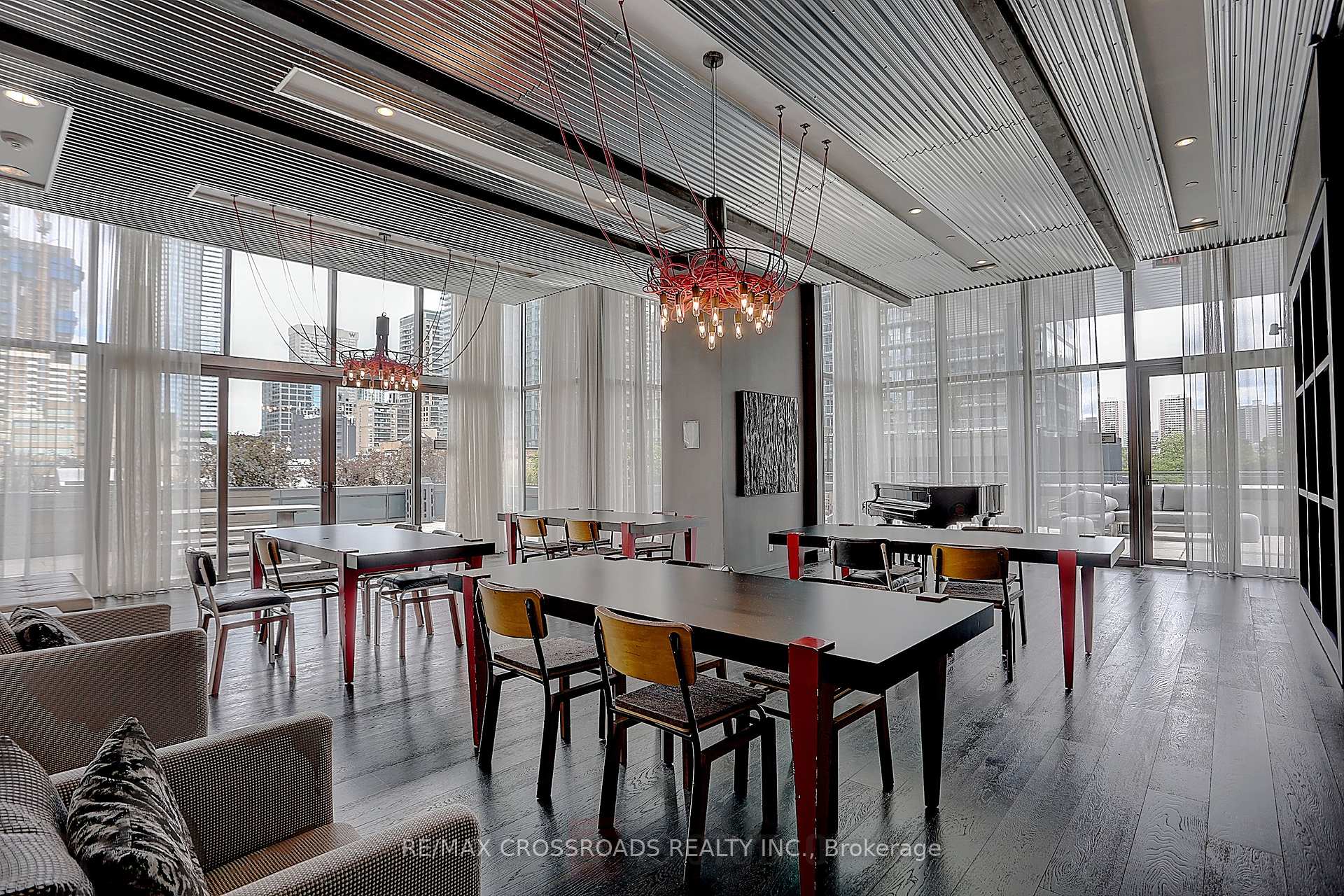 2 Bedrooms Condo at 5 St Joseph, Toronto For sale