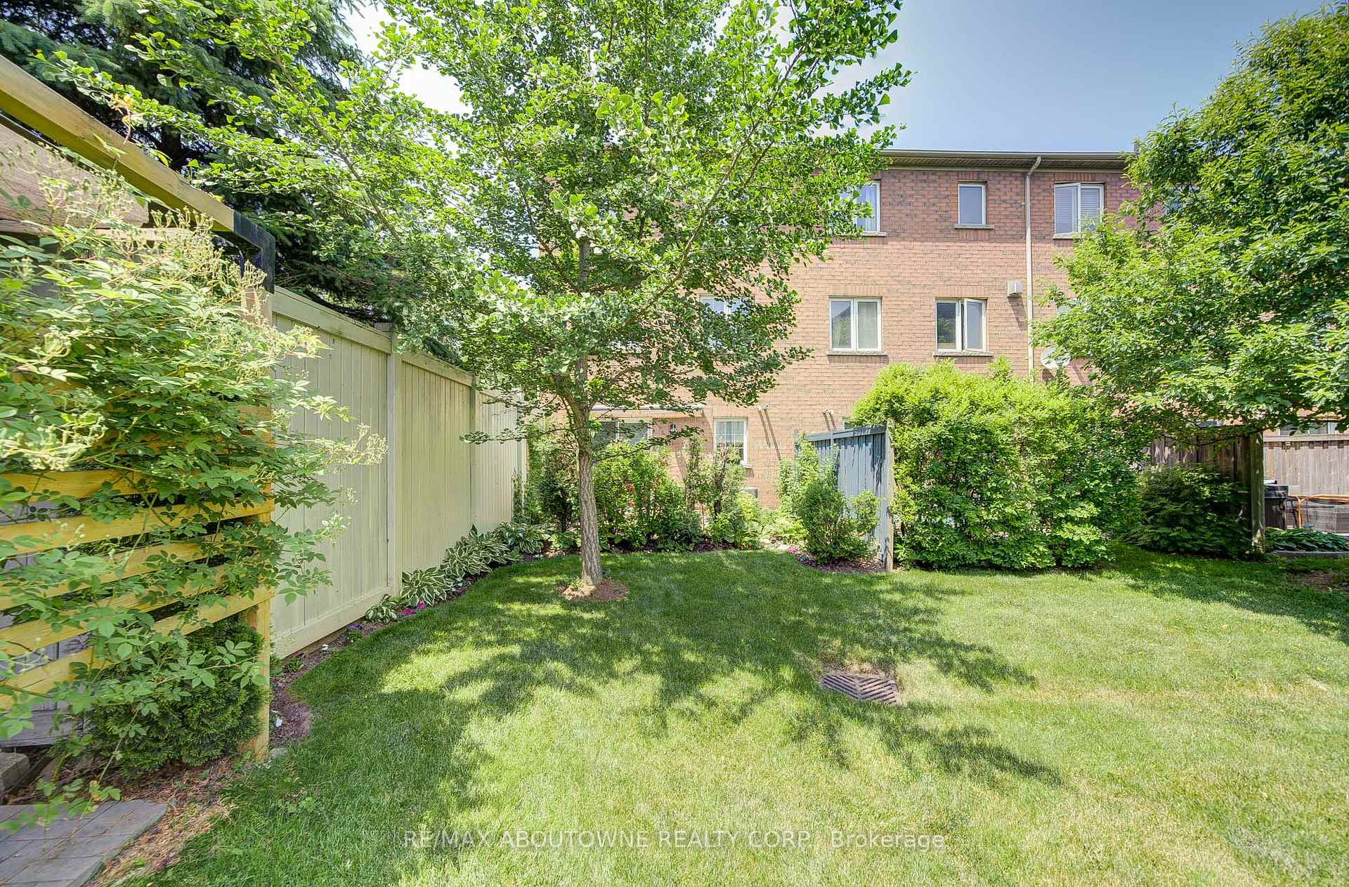 3 Bedrooms Condo at 470 Beach, Hamilton For sale