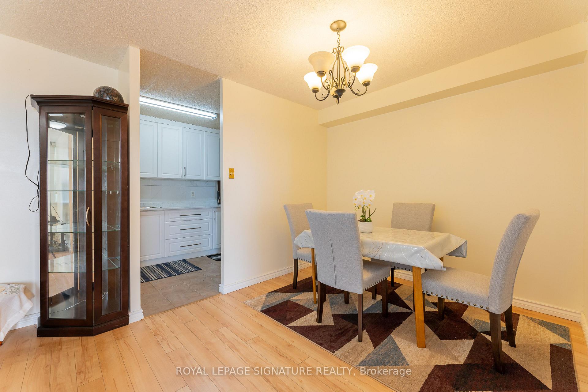 2 Bedrooms Condo at 15 Torrance, Toronto For sale