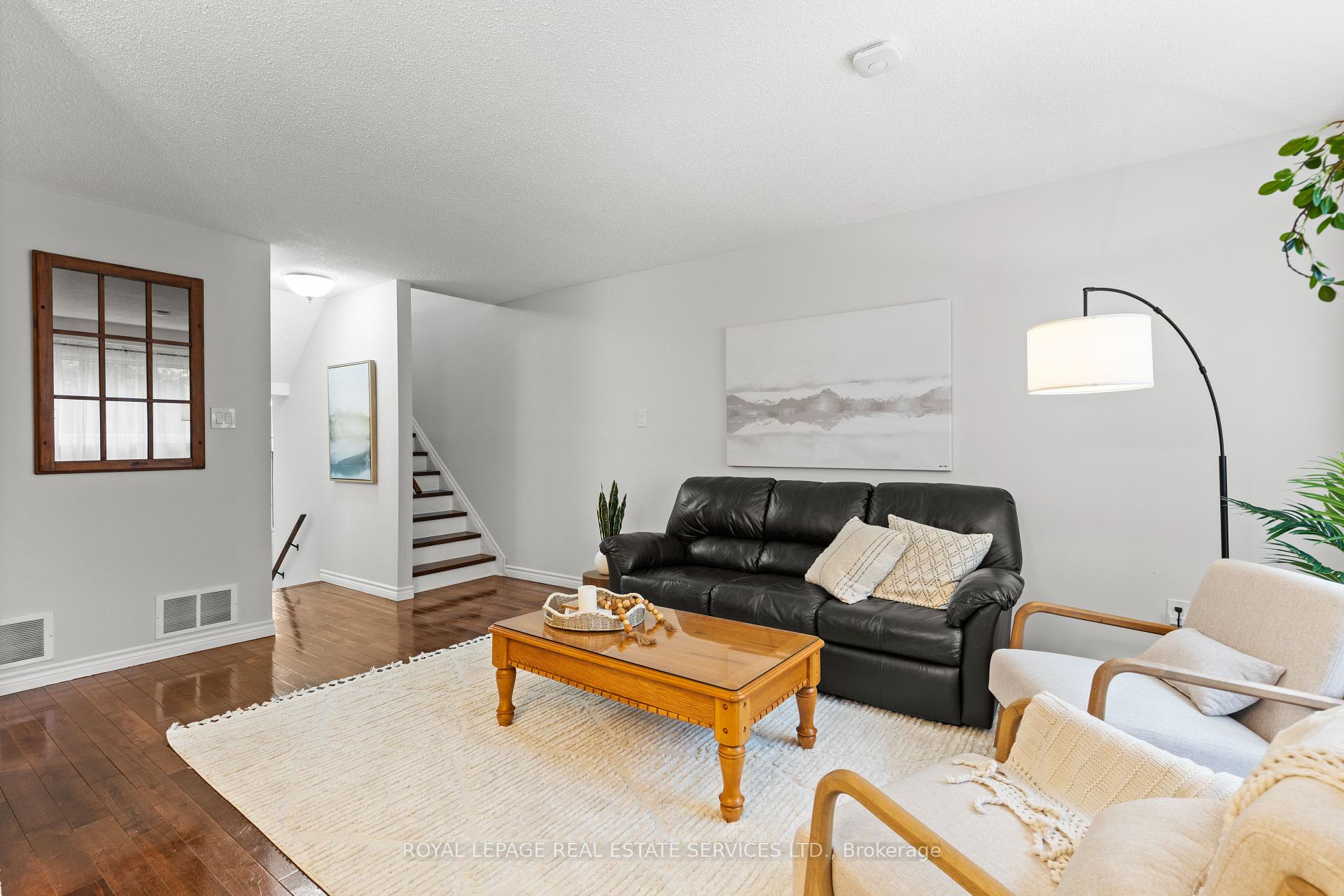 3 Bedrooms Condo at 2065 Amherst Heights, Burlington For sale