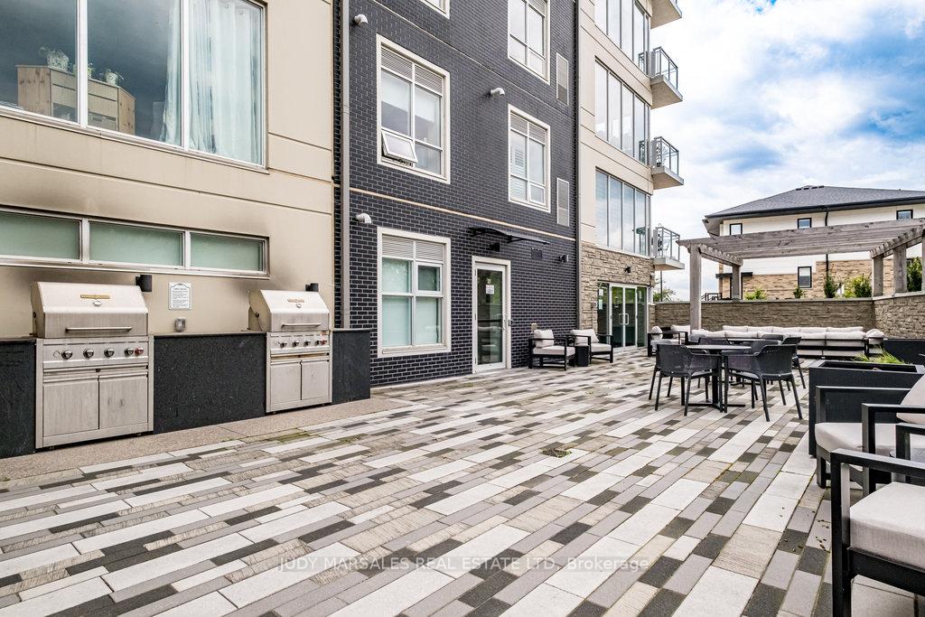 2 Bedrooms Condo at 16 Markle,  Hamilton For sale