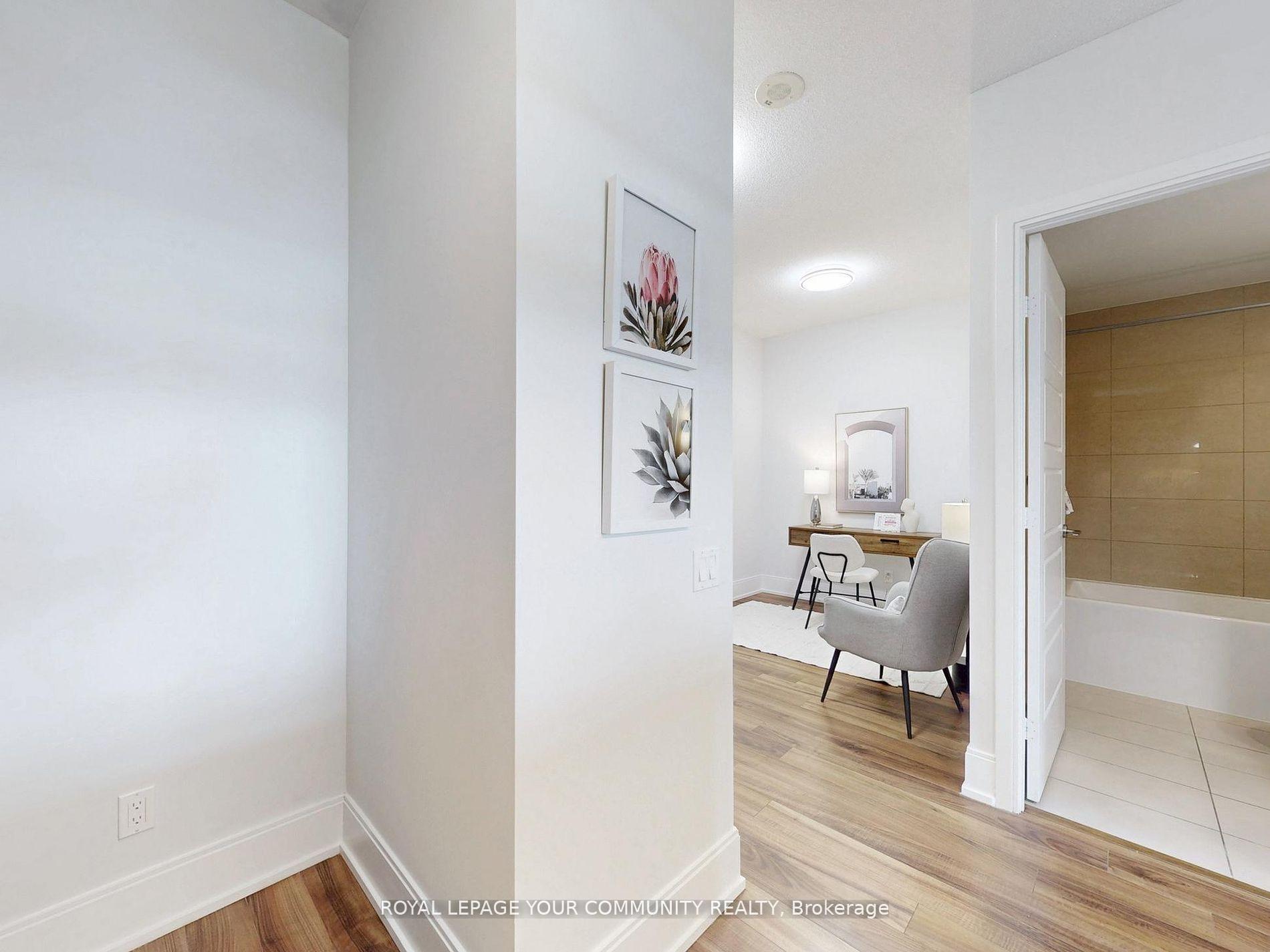 2 Bedrooms Condo at 15 Viking, Toronto For sale
