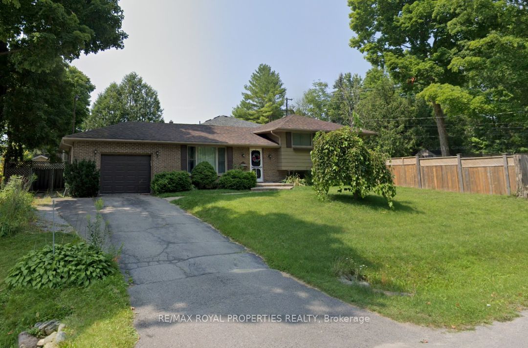 323 Lindan Avenue, Selwyn, ON K9L 1K9