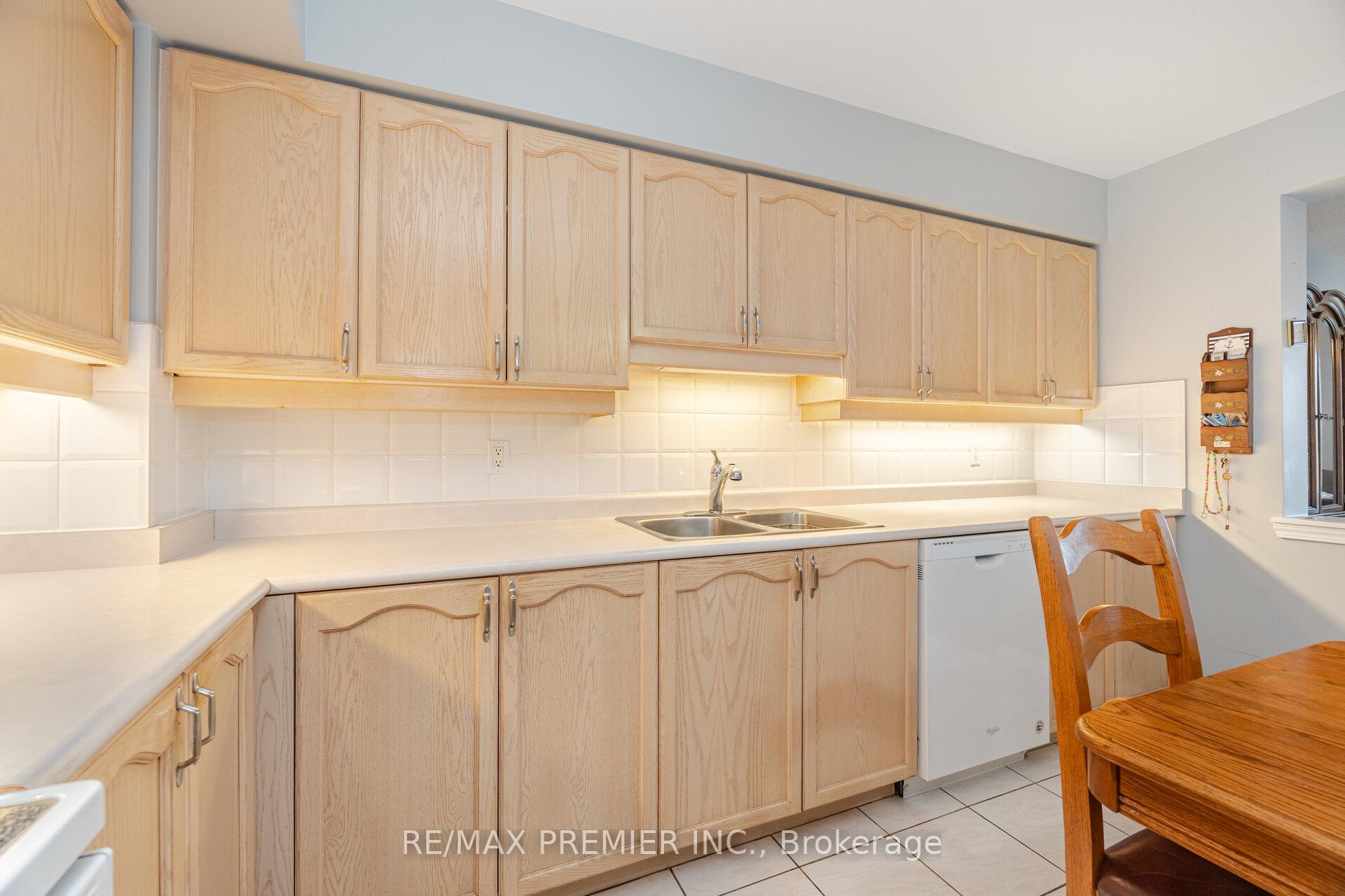 1 Bedroom Condo at 2502 Rutherford,  Vaughan For sale
