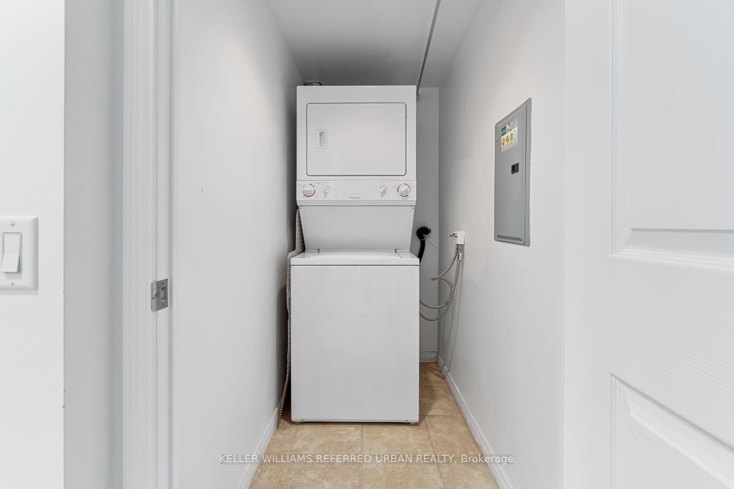 1 Bedroom Condo at 155 Beecroft, Toronto For sale