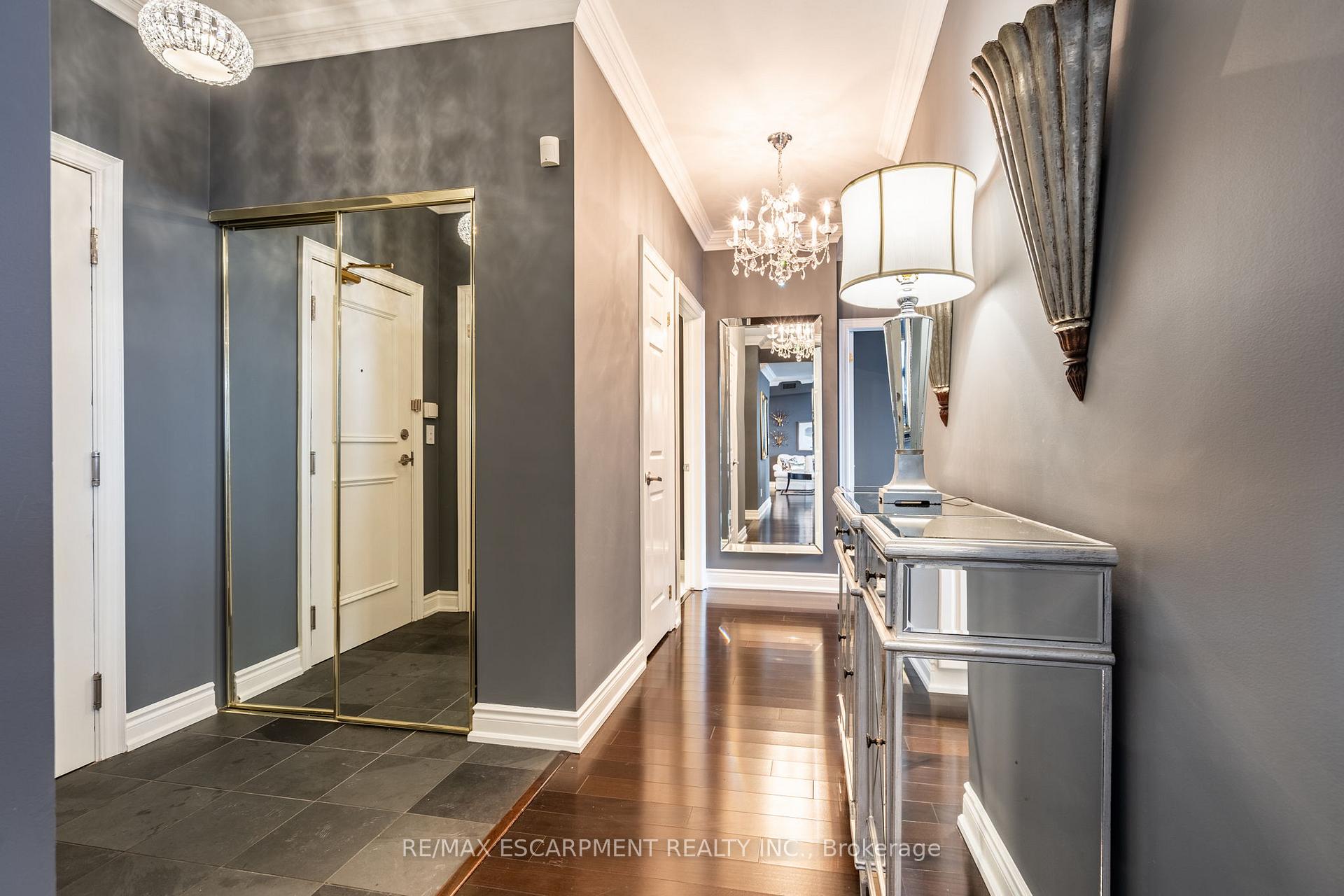 2 Bedrooms Condo at 1477 Lakeshore, Burlington For sale