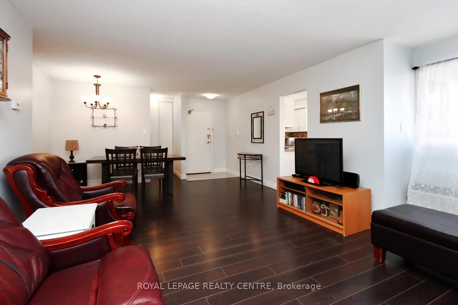3 Bedrooms Condo at 2866 Battleford, Mississauga For sale