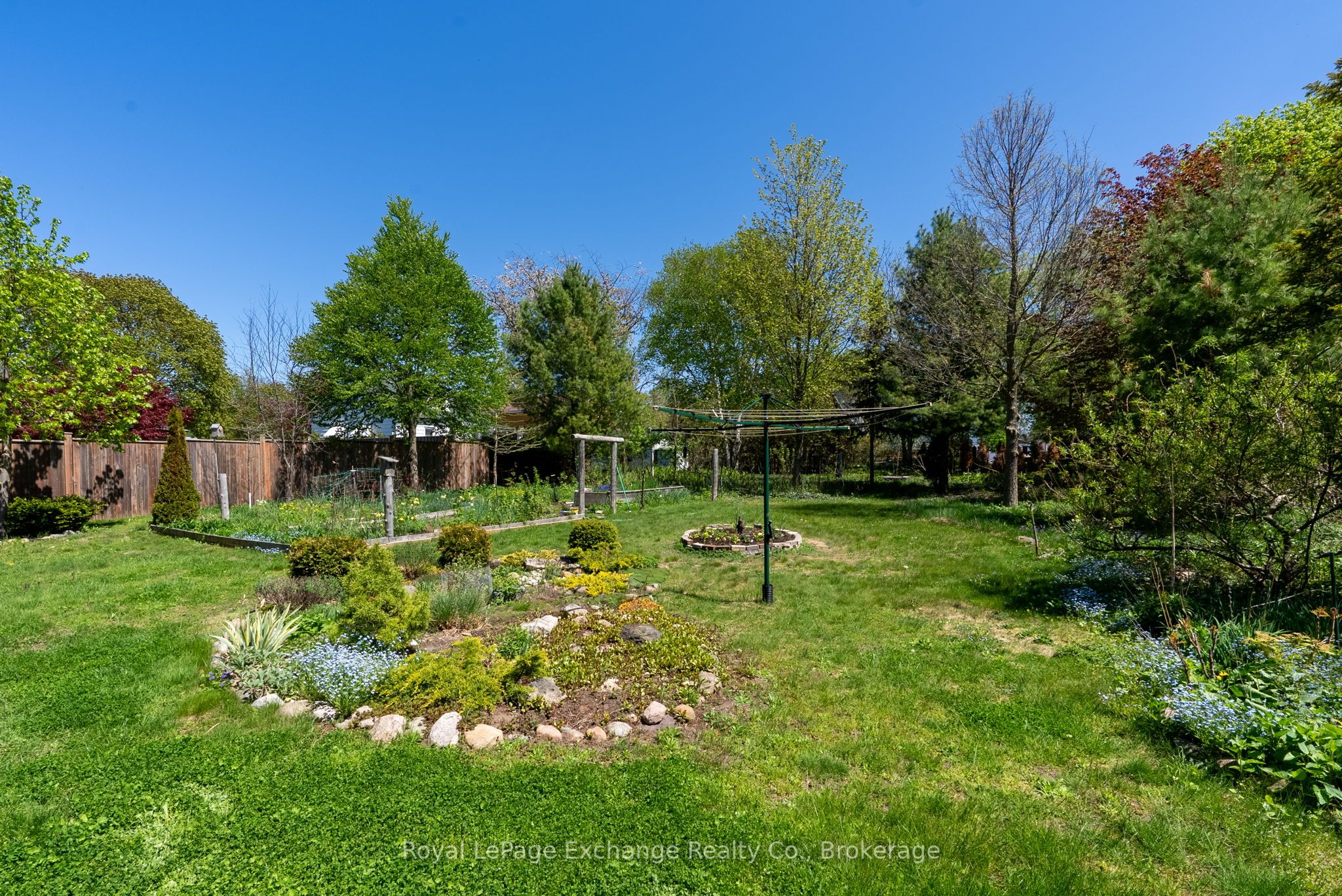 457 Penetangore Row S