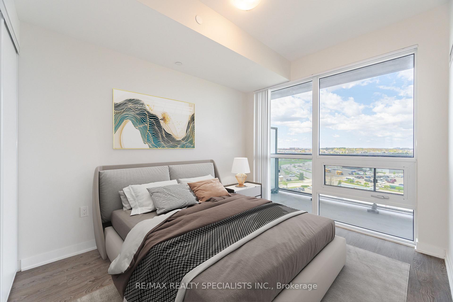 3 Bedrooms Condo at 4677 Glen Erin, Mississauga For sale