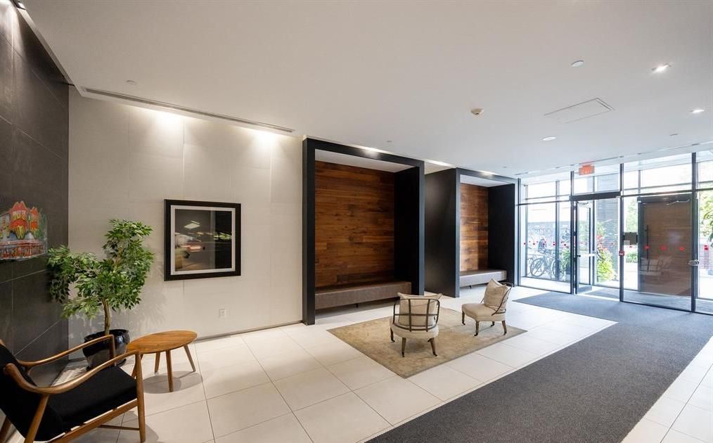 783 Bathurst Street 413