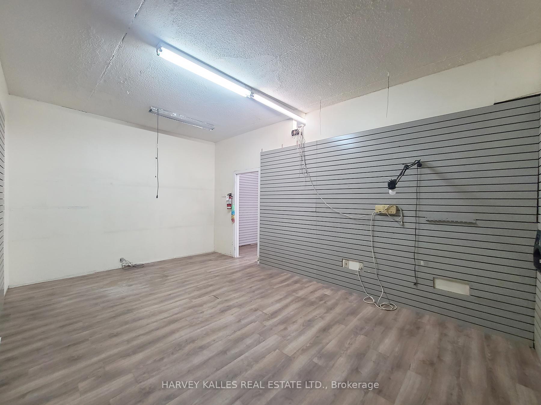3819 Lake Shore Boulevard W retail