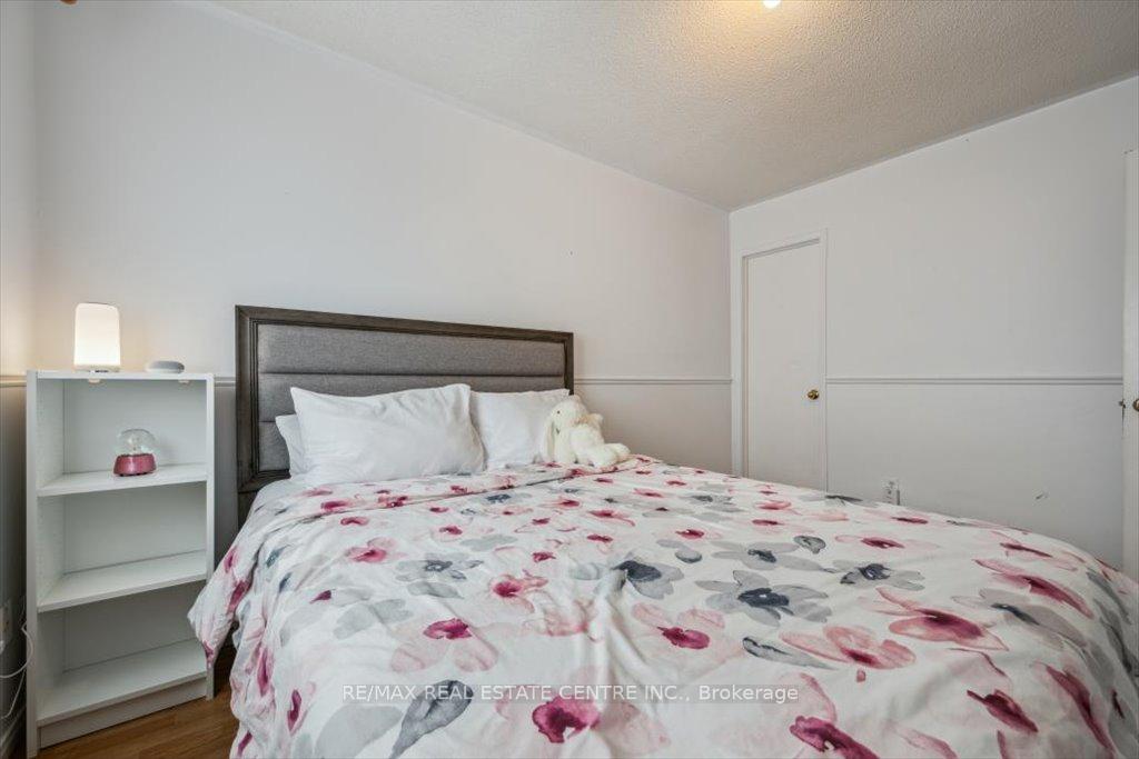 3 Bedrooms Condo at 5940 Glen Erin, Mississauga For sale