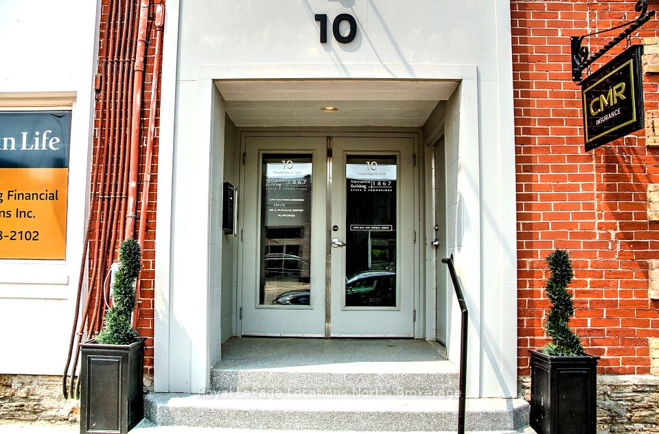 10 Trowbridge