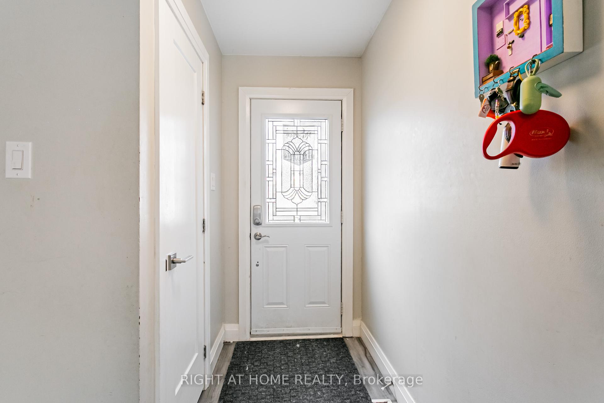 3 Bedrooms Condo at 3345 Silverado, Mississauga For sale