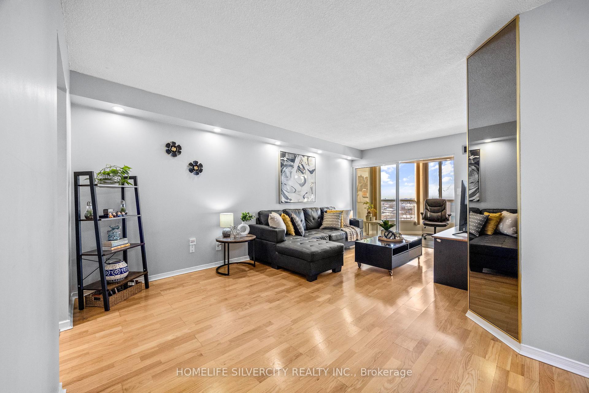 3 Bedrooms Condo at 145 Hillcrest, Mississauga For sale
