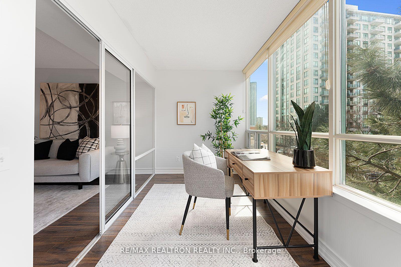 2 Bedrooms Condo at 110 Promenade, Vaughan For sale