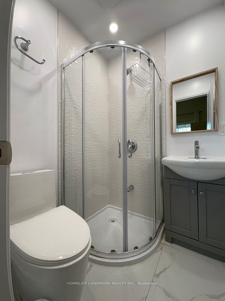 34 Ulster, 1BR Main FL Street, Toronto, ON M5S 1E3