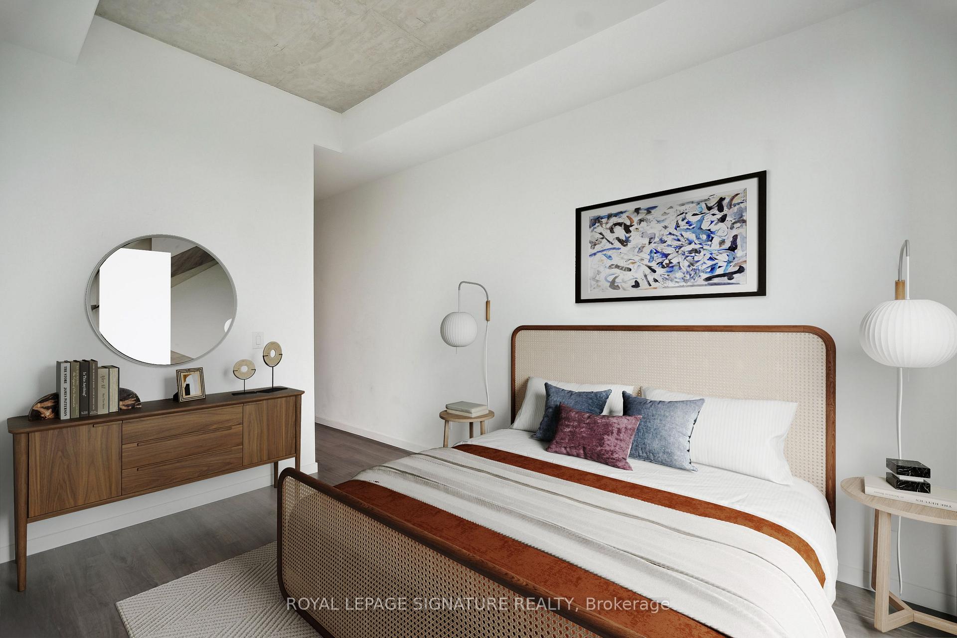 3 Bedrooms Co-op at 7 Smith, Toronto For sale