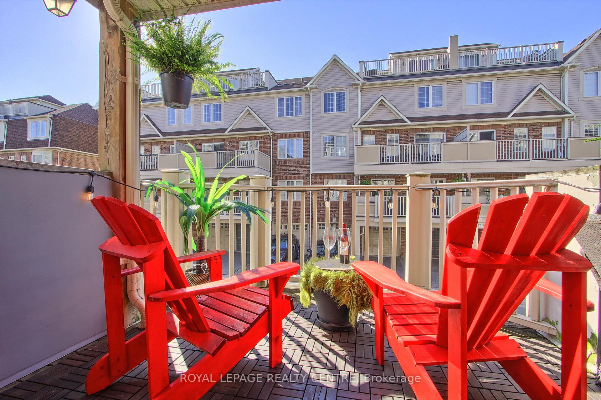 3 Bedrooms Condo at 750 Neighbourhood,  Mississauga For sale