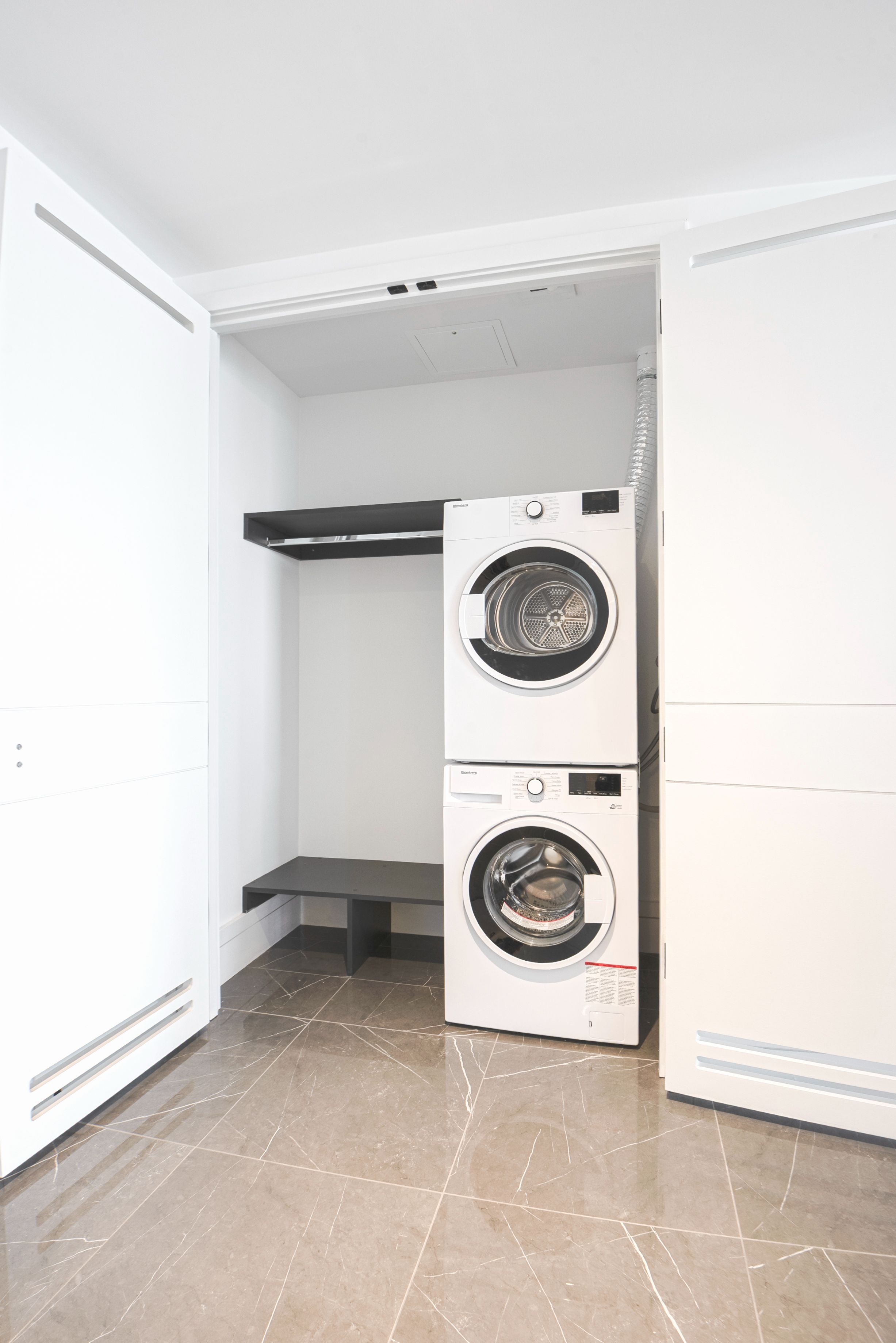 215 Lonsdale Road 1008