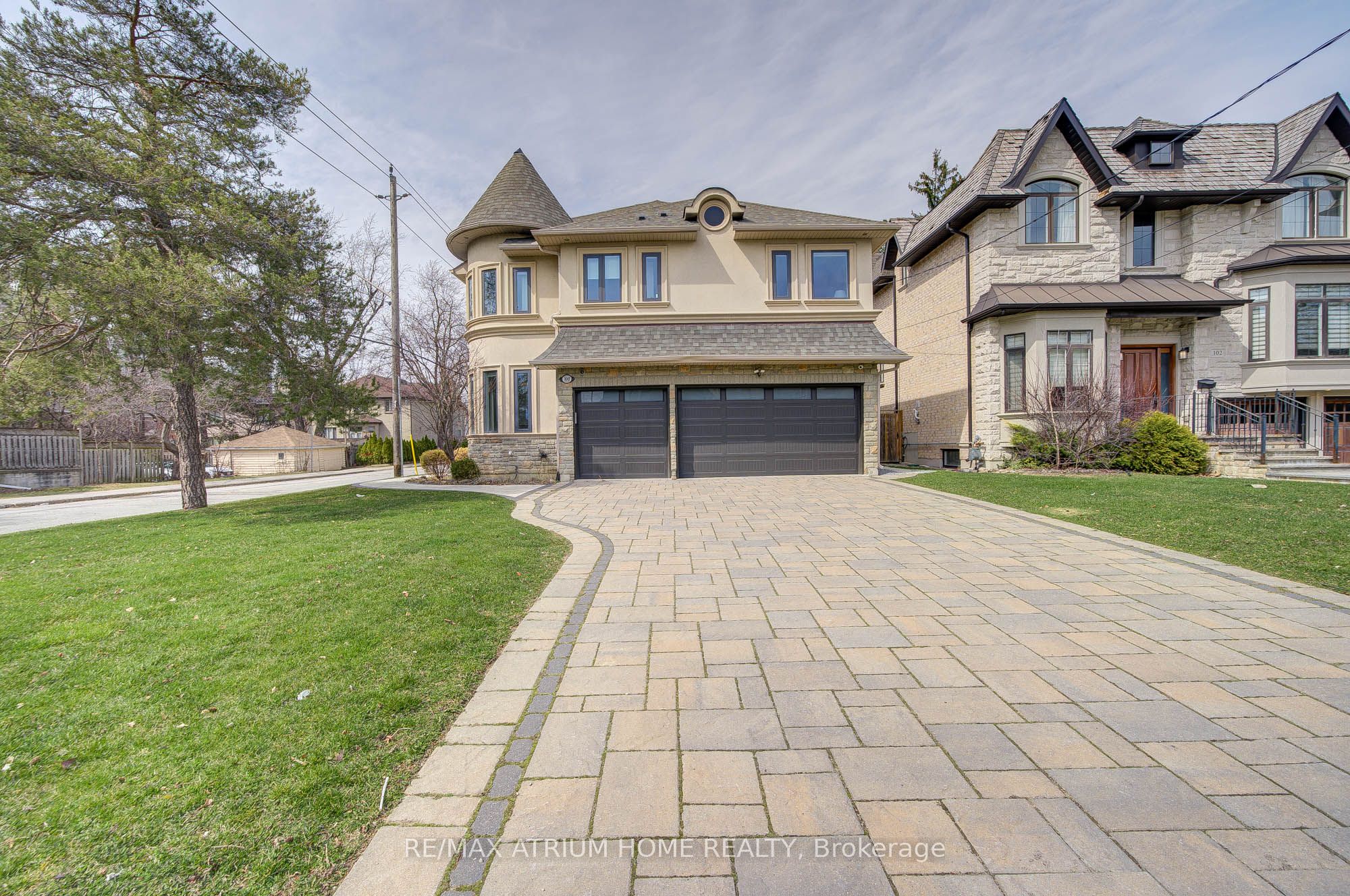 100 Elmwood Avenue, Toronto, ON M2N 3M2