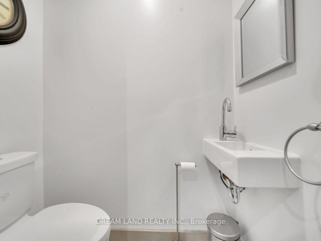 2 Bedrooms Condo at 35 Wabash, Toronto For sale