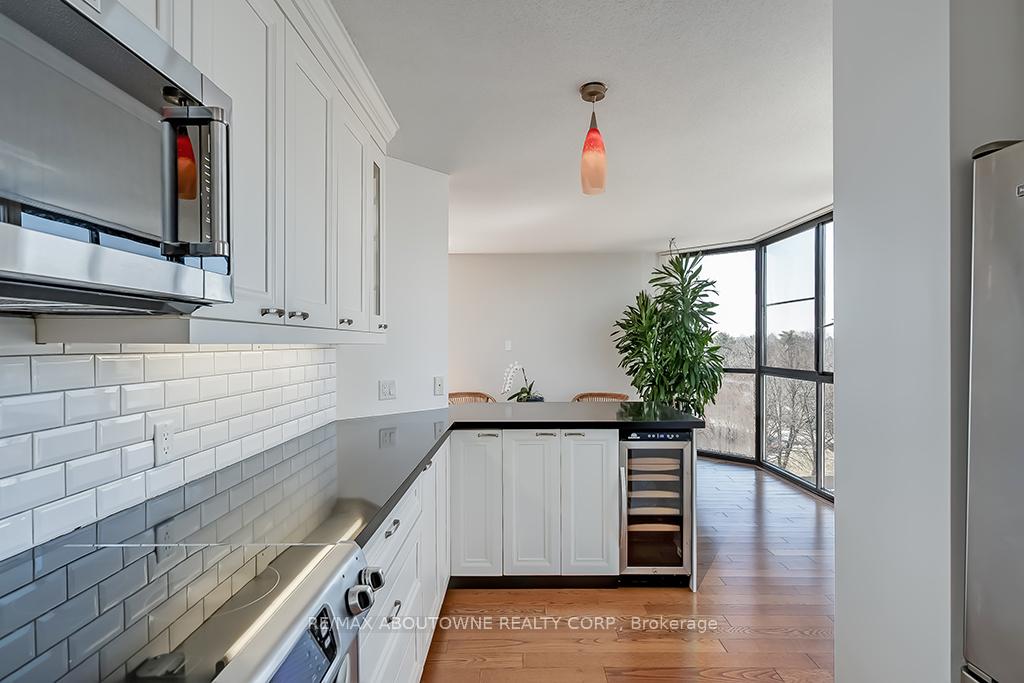 2 Bedrooms Condo at 1230 Marlborough,  Oakville For sale