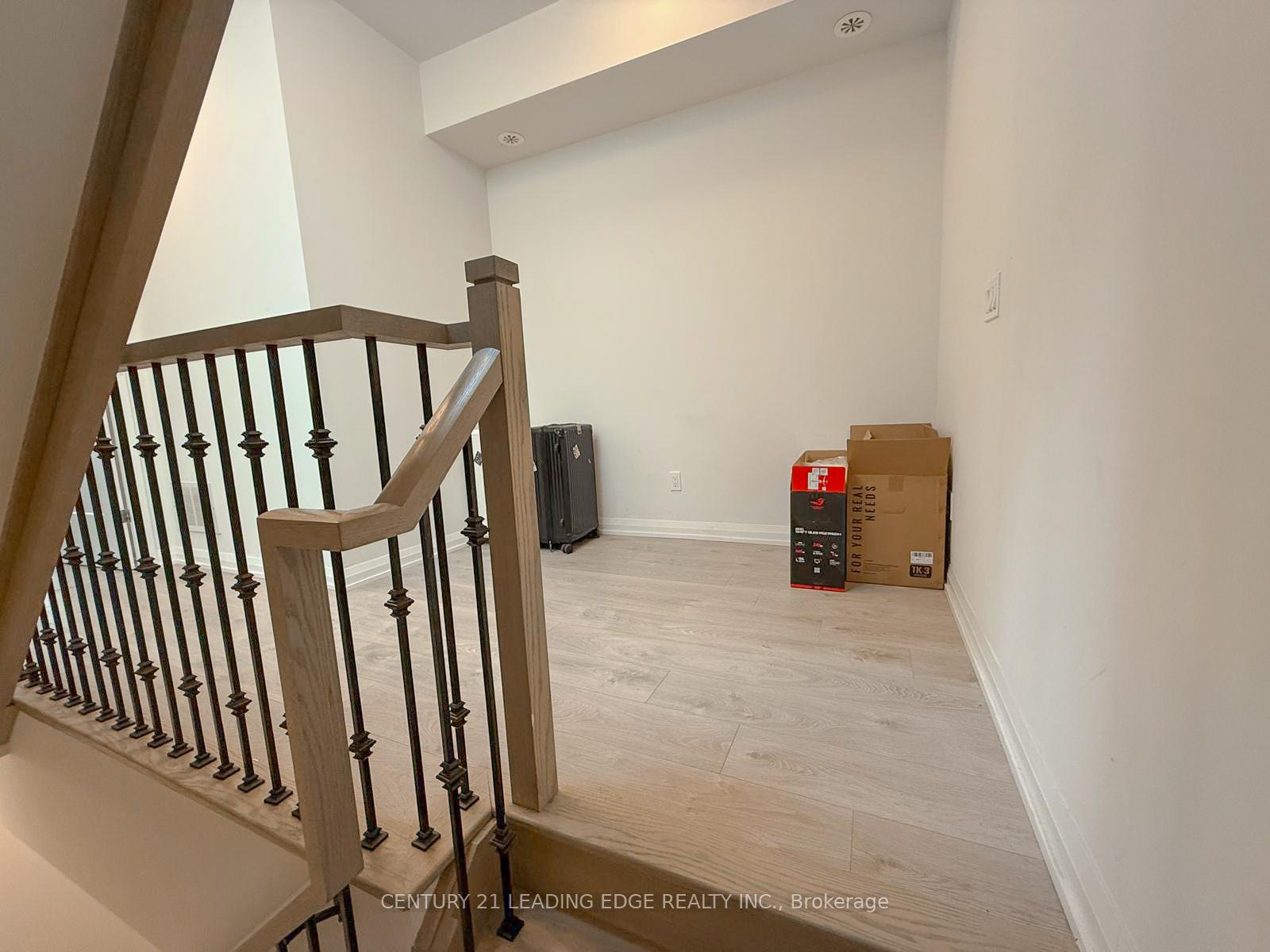 4 Bedrooms Condo at 1050 Portage,  Vaughan For sale