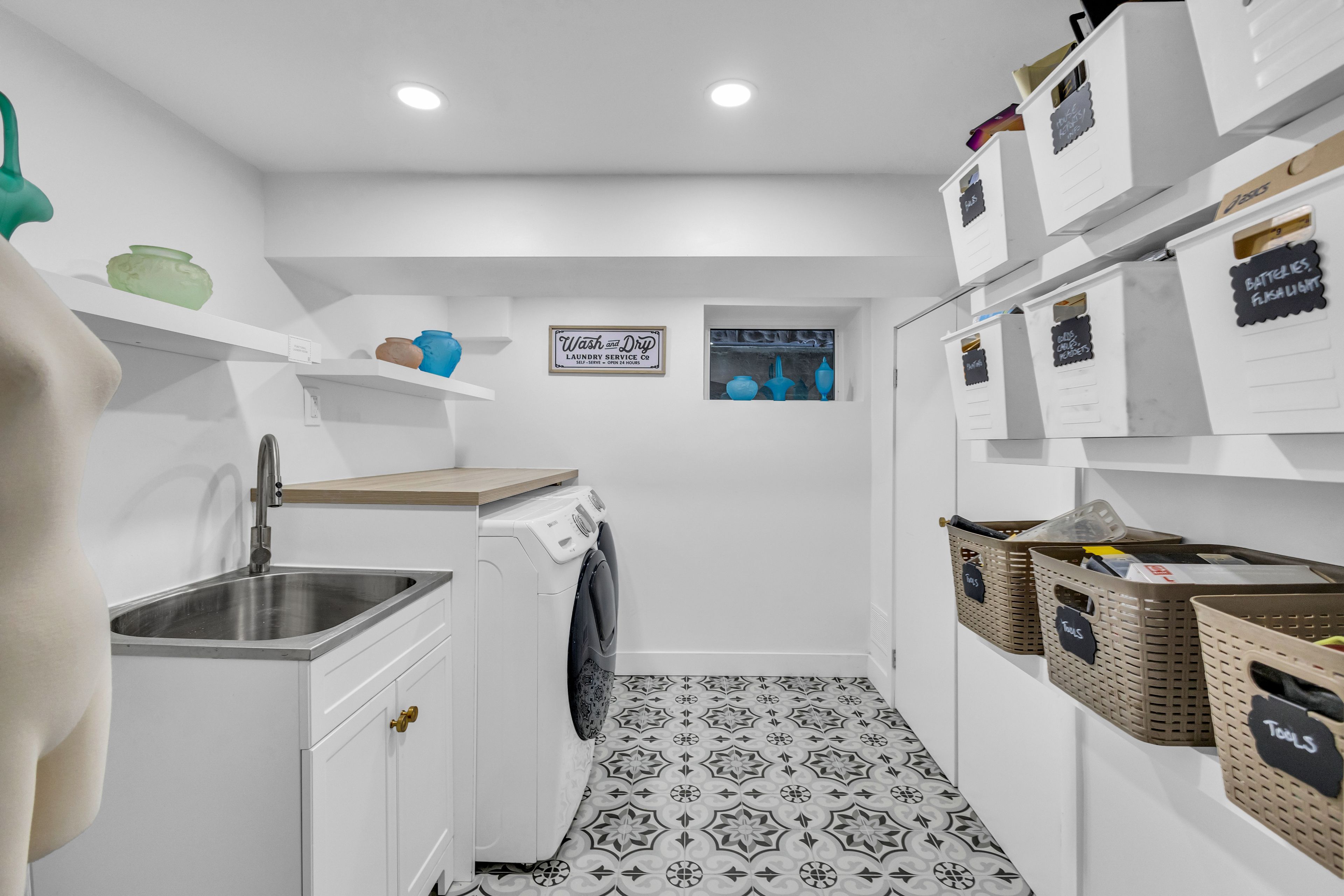 812 Duplex Avenue
