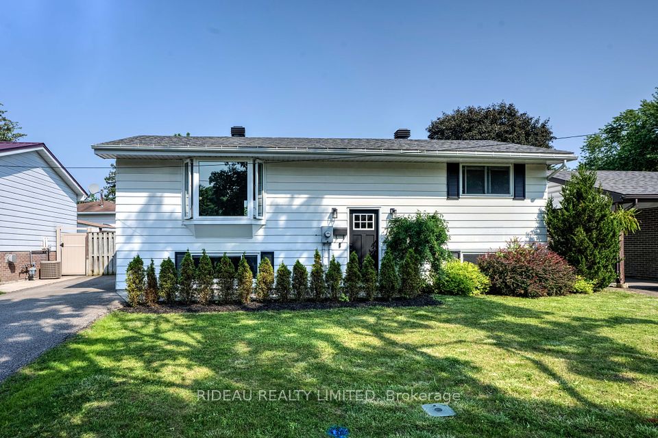 701 Laurier