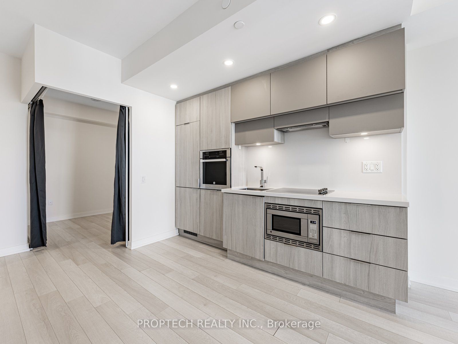 39 Roehampton Avenue, #4201