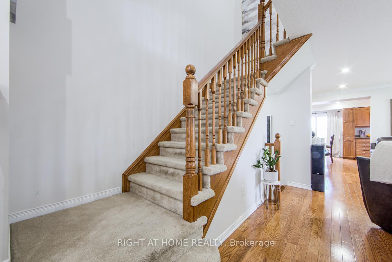 3 Bedrooms Condo at 7 Southside, Hamilton For sale
