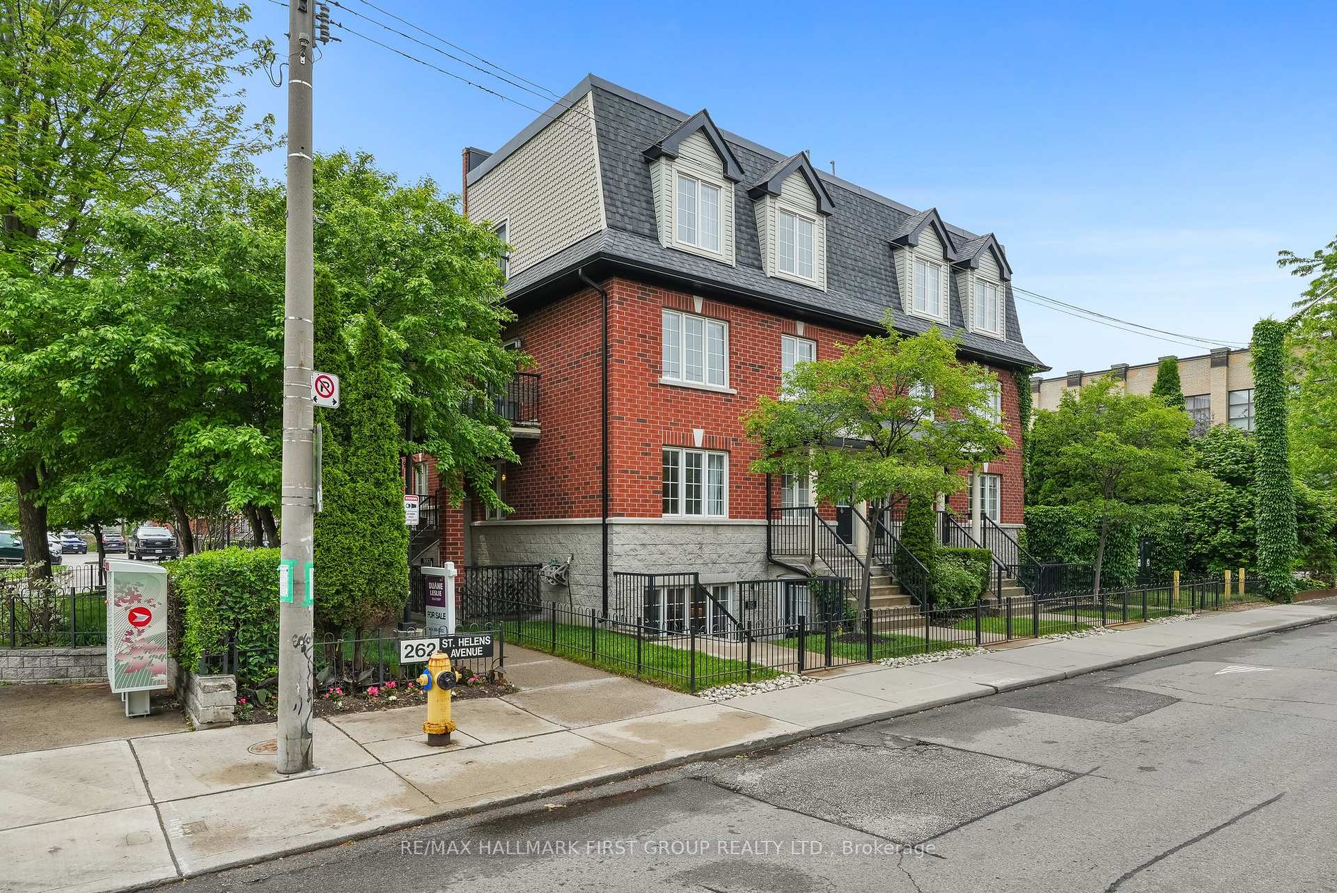 3 Bedrooms Condo at 262 St. Helen’s, Toronto For sale
