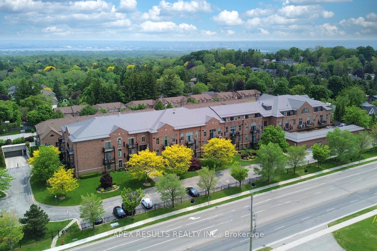 3 Bedrooms Condo at 262 Dundas, Hamilton For sale