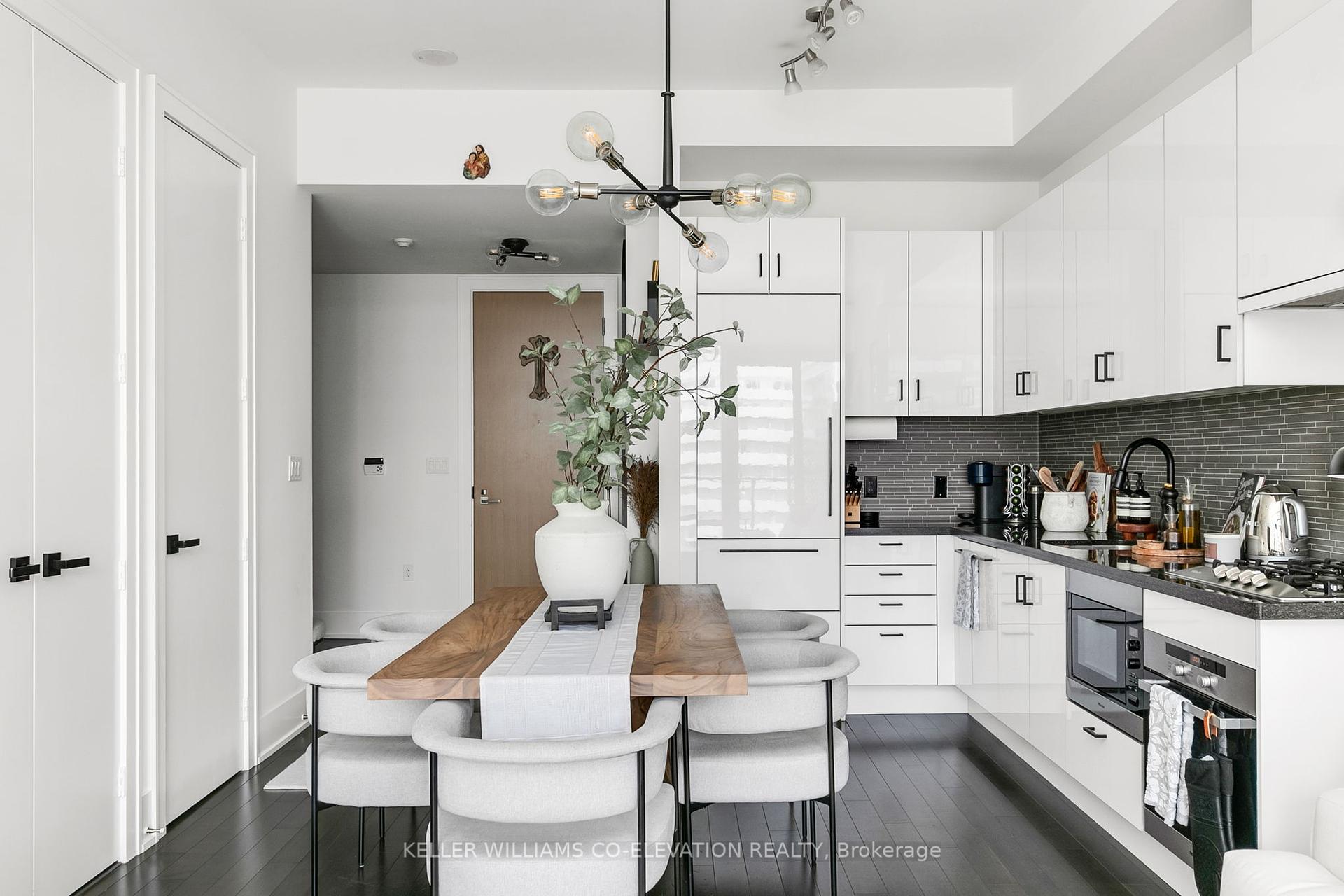 2 Bedrooms Condo at 39 Queens, Toronto For sale
